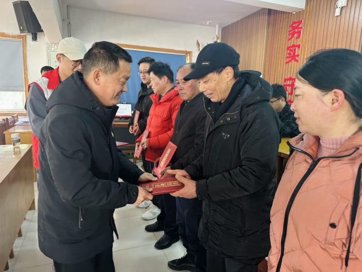 弘扬清风正气 筑牢反邪防线——浙江省平湖市林埭镇开展党员反邪教宣传活动438.png